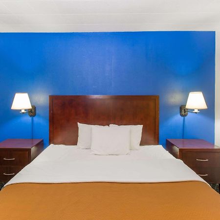 Travelodge By Wyndham Great Bend Exteriér fotografie