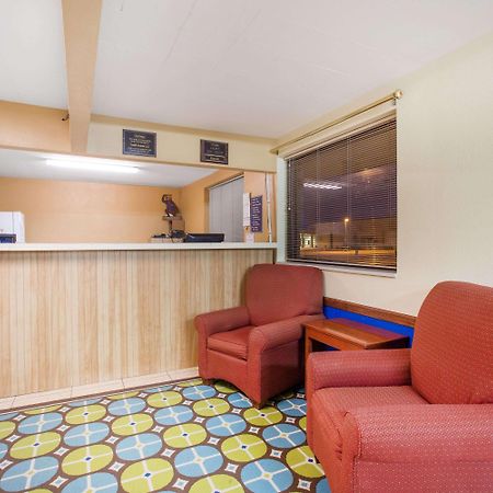 Travelodge By Wyndham Great Bend Exteriér fotografie