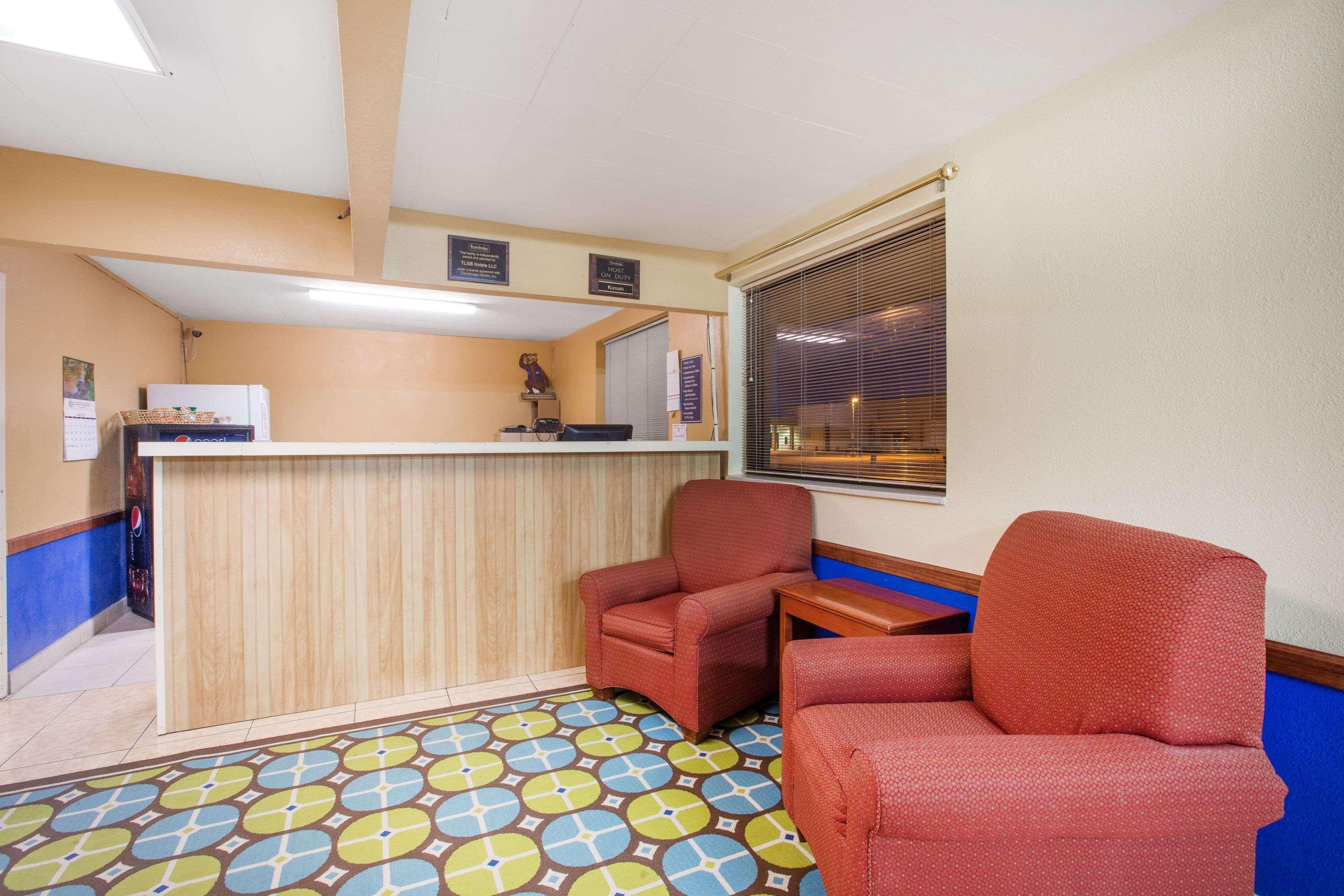 Travelodge By Wyndham Great Bend Exteriér fotografie