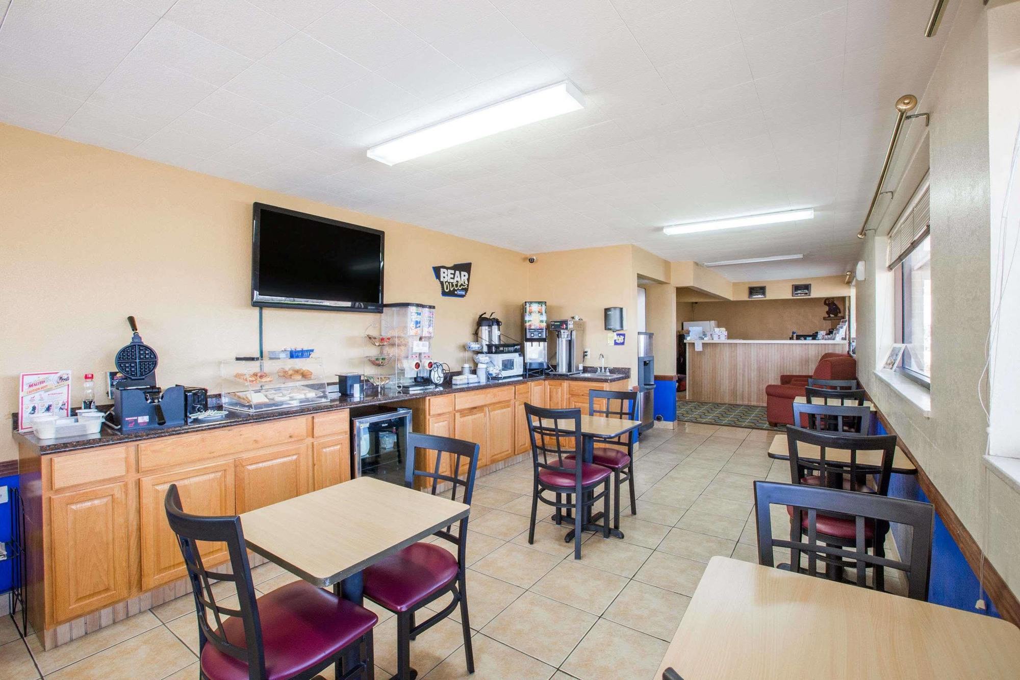 Travelodge By Wyndham Great Bend Exteriér fotografie